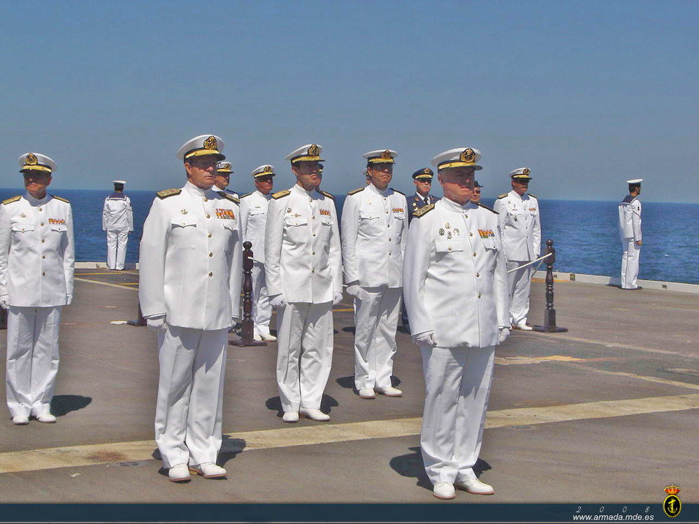 El Ajema acompañado por el Almirante de la Flota